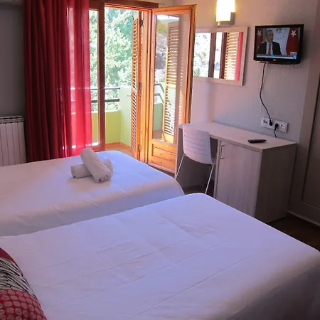 Meson De L'ainsa 3* אינסה