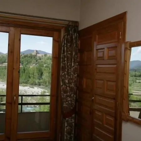 Meson De L'ainsa מלון